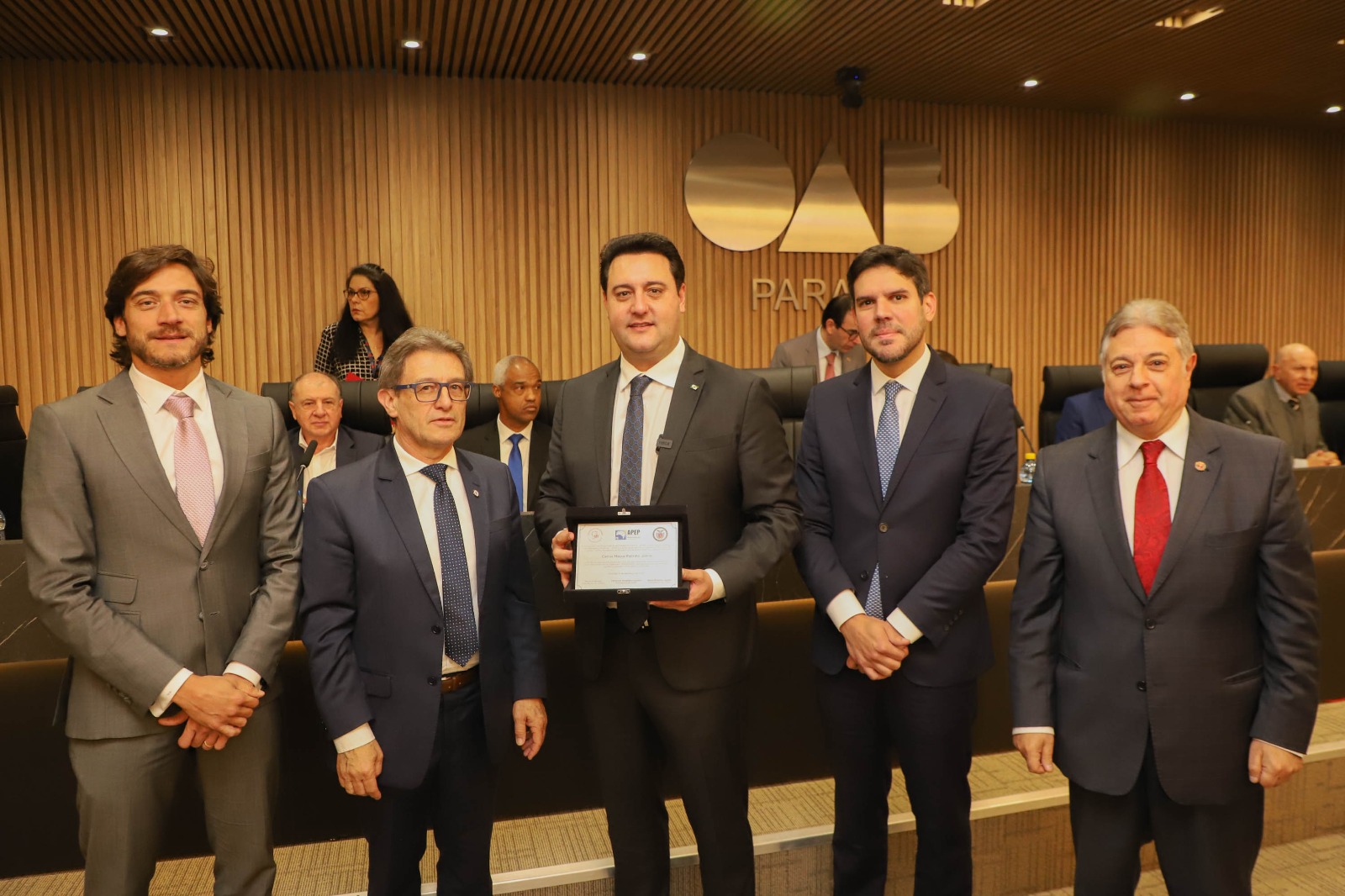 Governador Carlos Massa ratinho Junior recebe homenagem pela APEP, ANAPE e OAB-PR